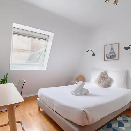 Near To Saint Lazare - 6p