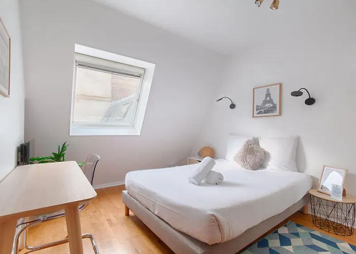 Near To Saint Lazare - 6p