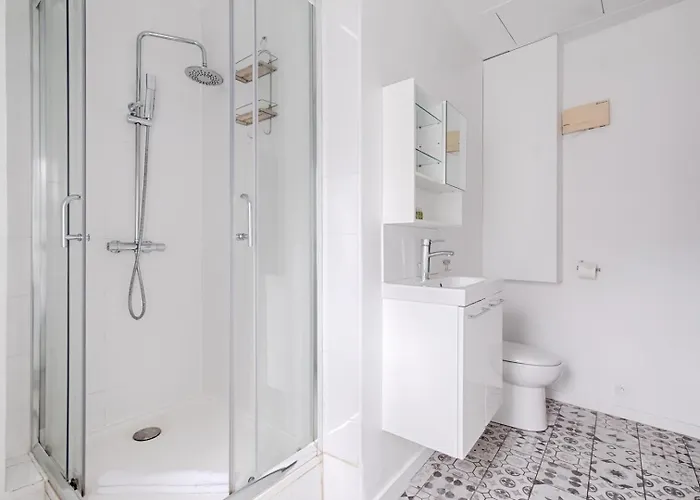 Near To Saint Lazare - 6p Apartment